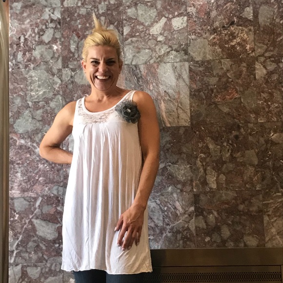 Flower white top - Picture 6 of 8